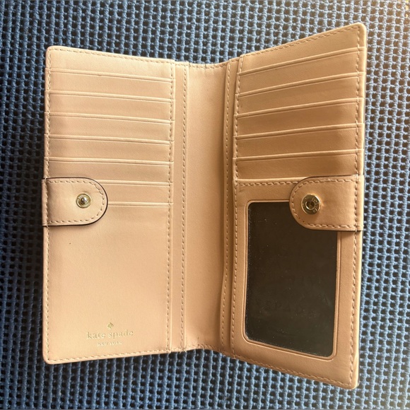 Kate Spade New York Black/Nude Pebbled Leather Bifold Wallet Gold Hardware - Picture 6 of 9